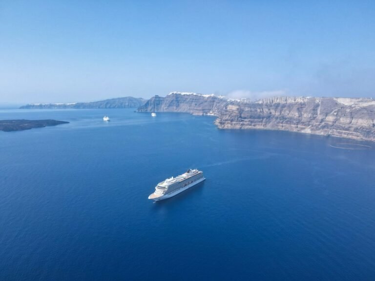 Lua de Mel em Santorini: Guia Completo para uma Escapada Romântica Perfeita